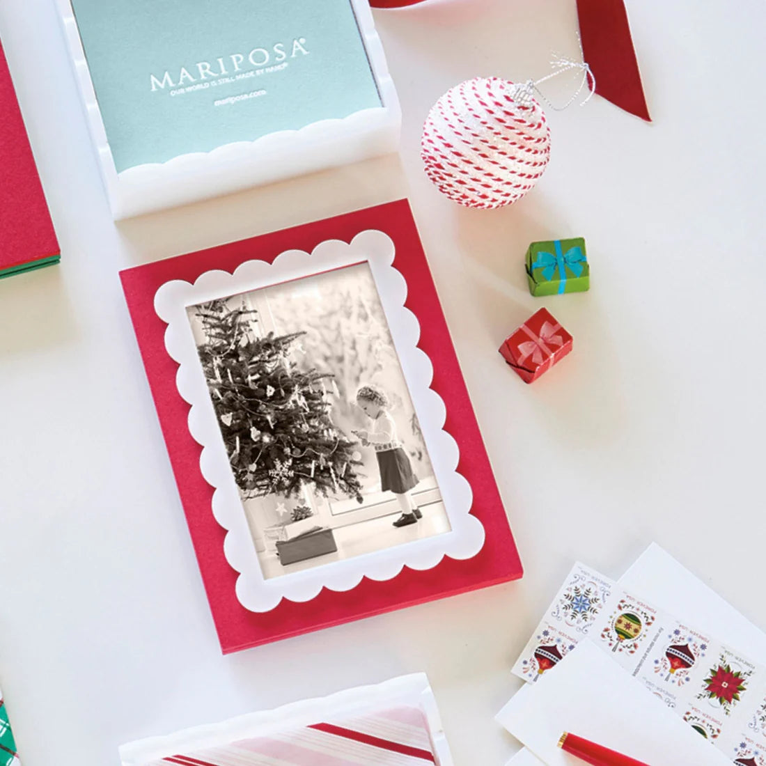 Mariposa Red and White Scallop Border 4x6 Frame