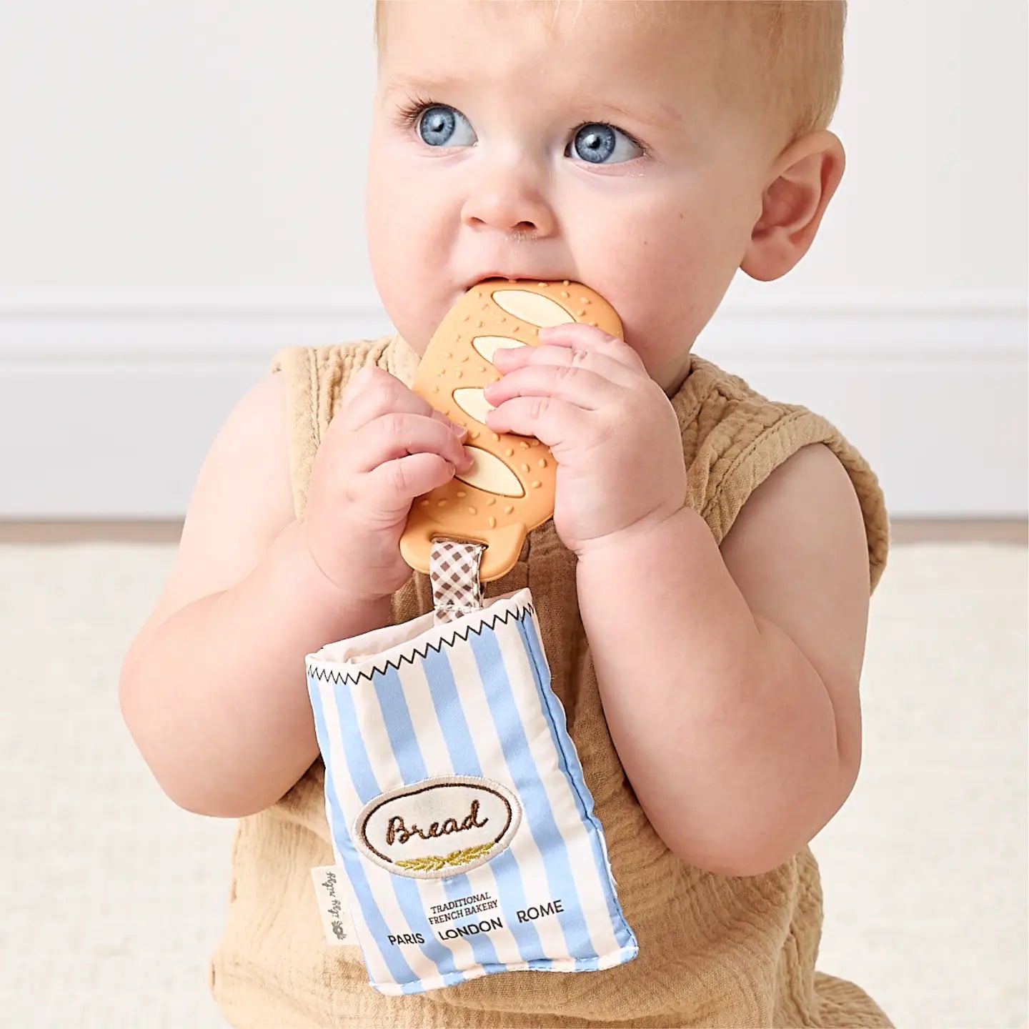 Itzy Ritzy Teensy Crinkle Teether - Baguette