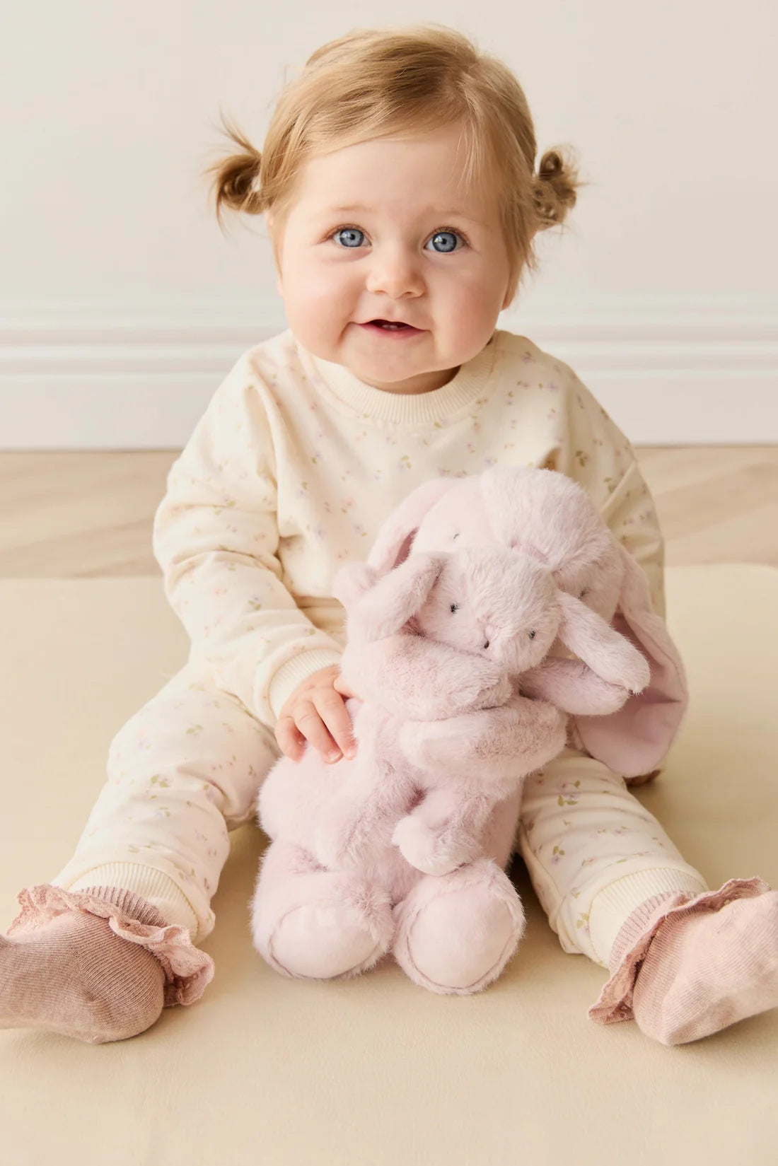 Frankie the Hugging Bunny Blossom