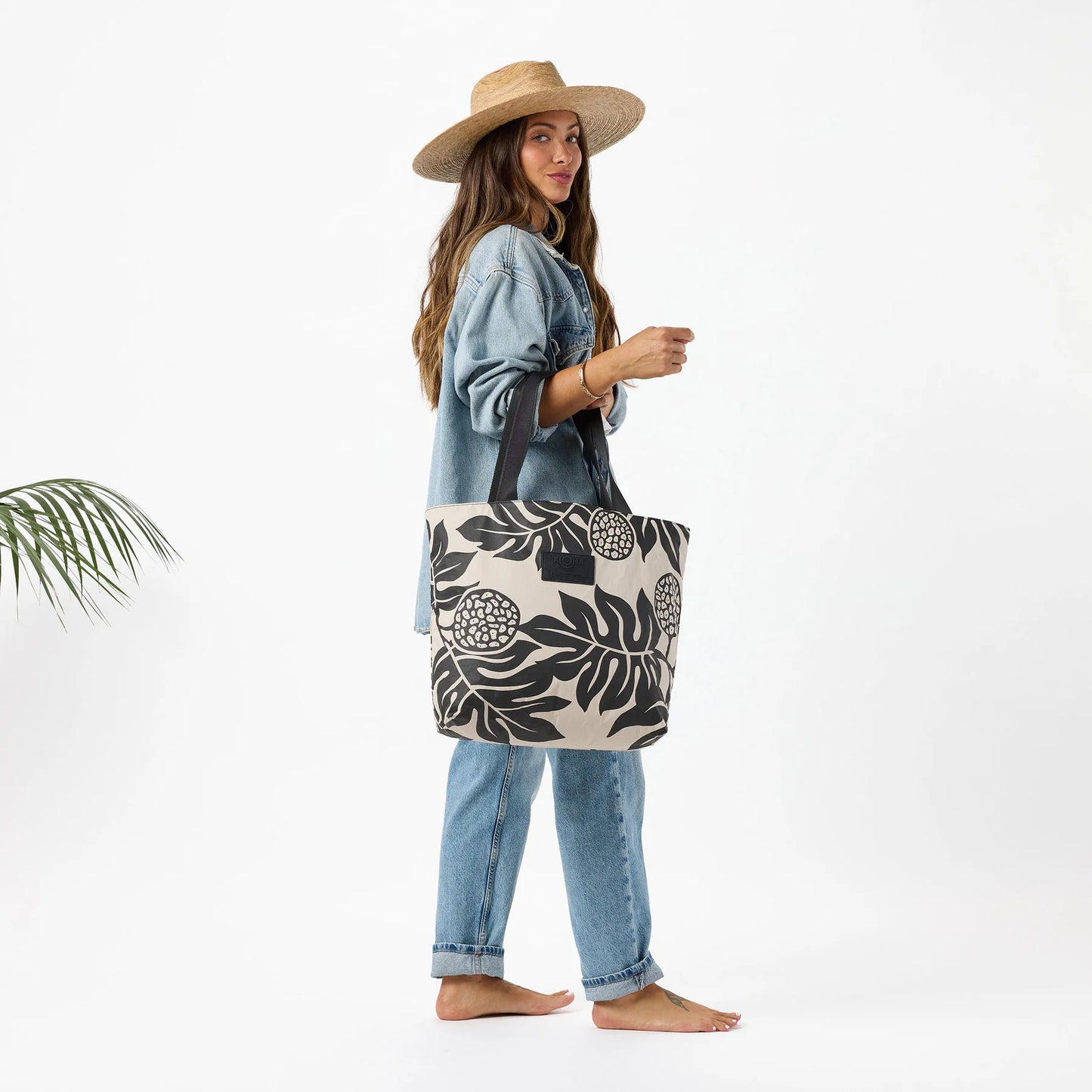 Aloha Collection Holomua Day Tripper Black on Sandstone