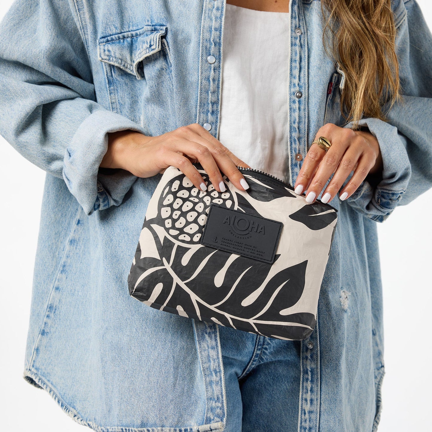 Aloha Collection Holomua Small Pouch Black on Sandstone