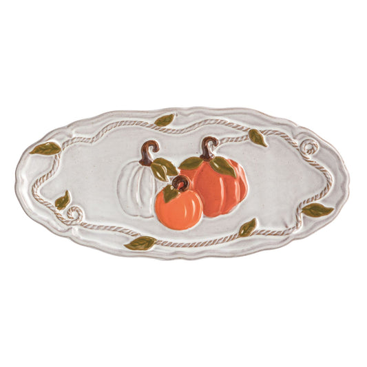 Decorative plate with 3 pumpkins and leaves on a white background