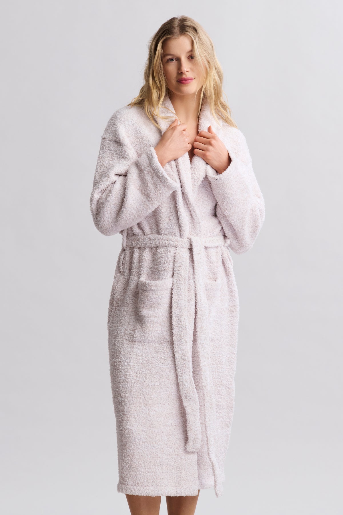 model wearing a Barefoot Dreams CozyChic Adult Robe in Heathered Stone/ White