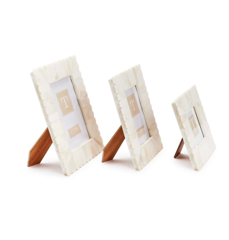 Scalloped Frame MEDIUM  4”x6”