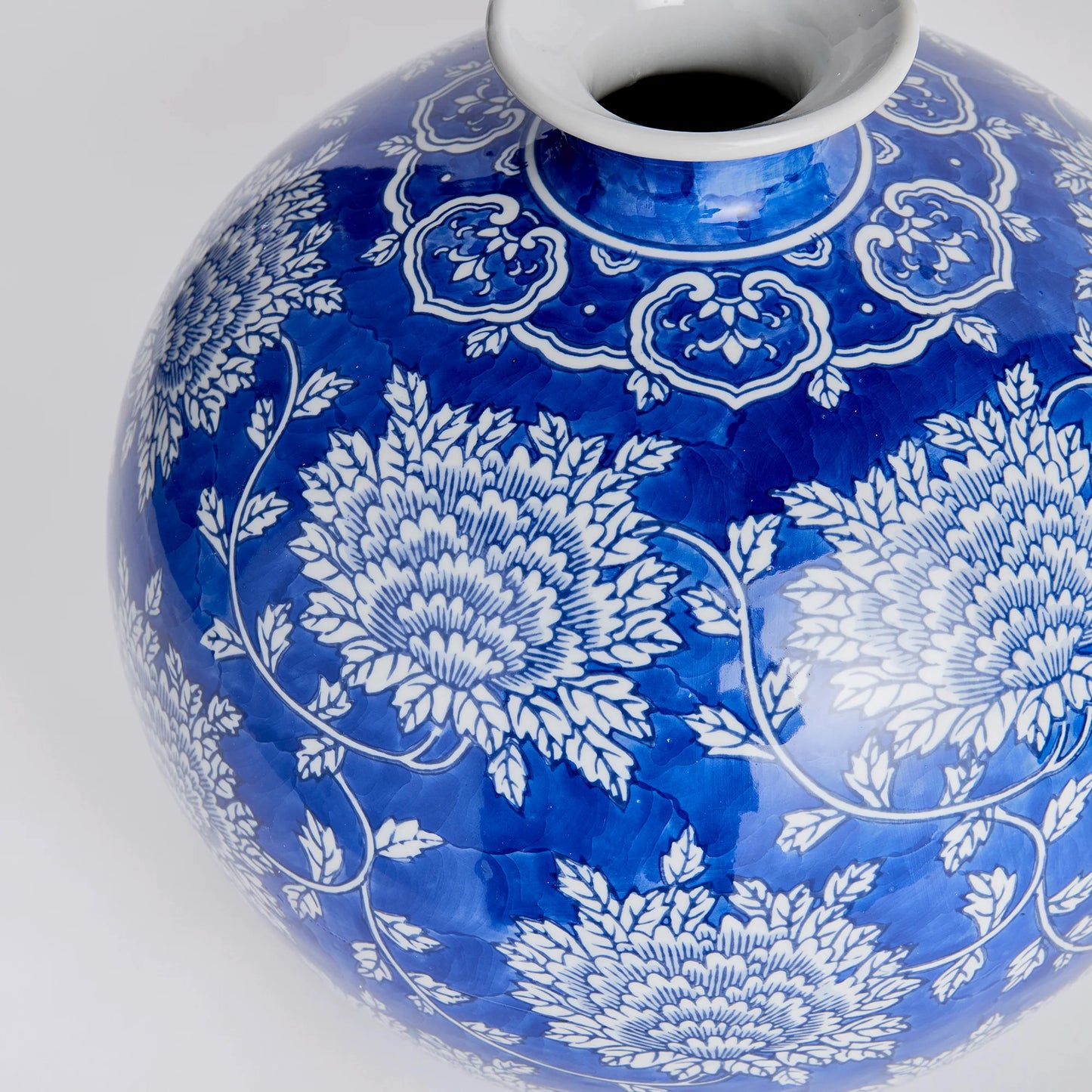 Classic Blue and White Napa Home Barclay Butera Dynasty Tang Vase