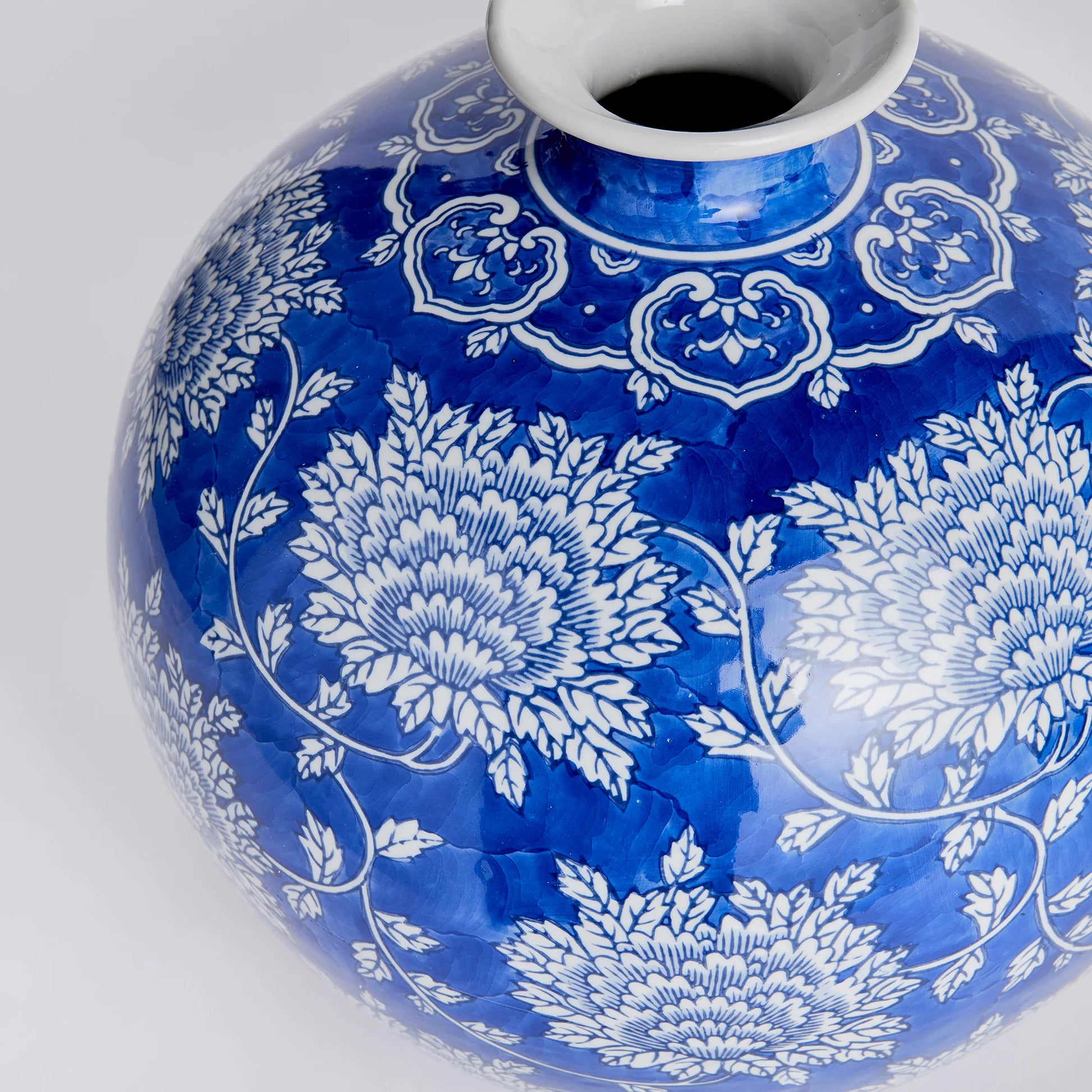 Classic Blue and White Napa Home Barclay Butera Dynasty Tang Vase