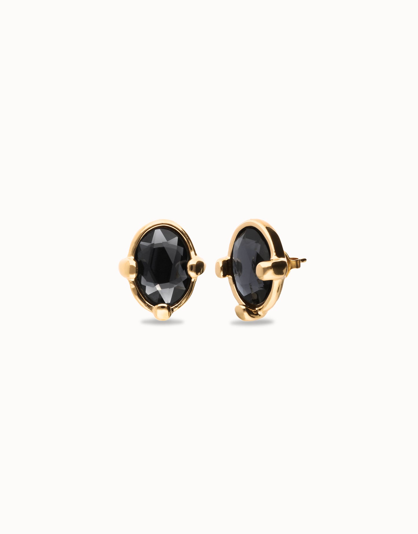 UNOde50 Ser Deslumbrante Gold Stud Earrings with Black Oval Crystal on a white background