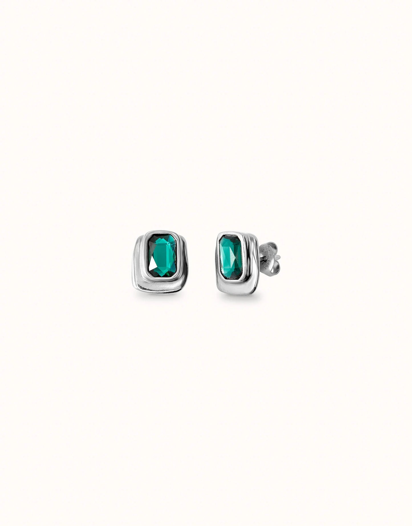 UNOde50 Ser Magnetica Silver Earrings with Green Crystal on a white background
