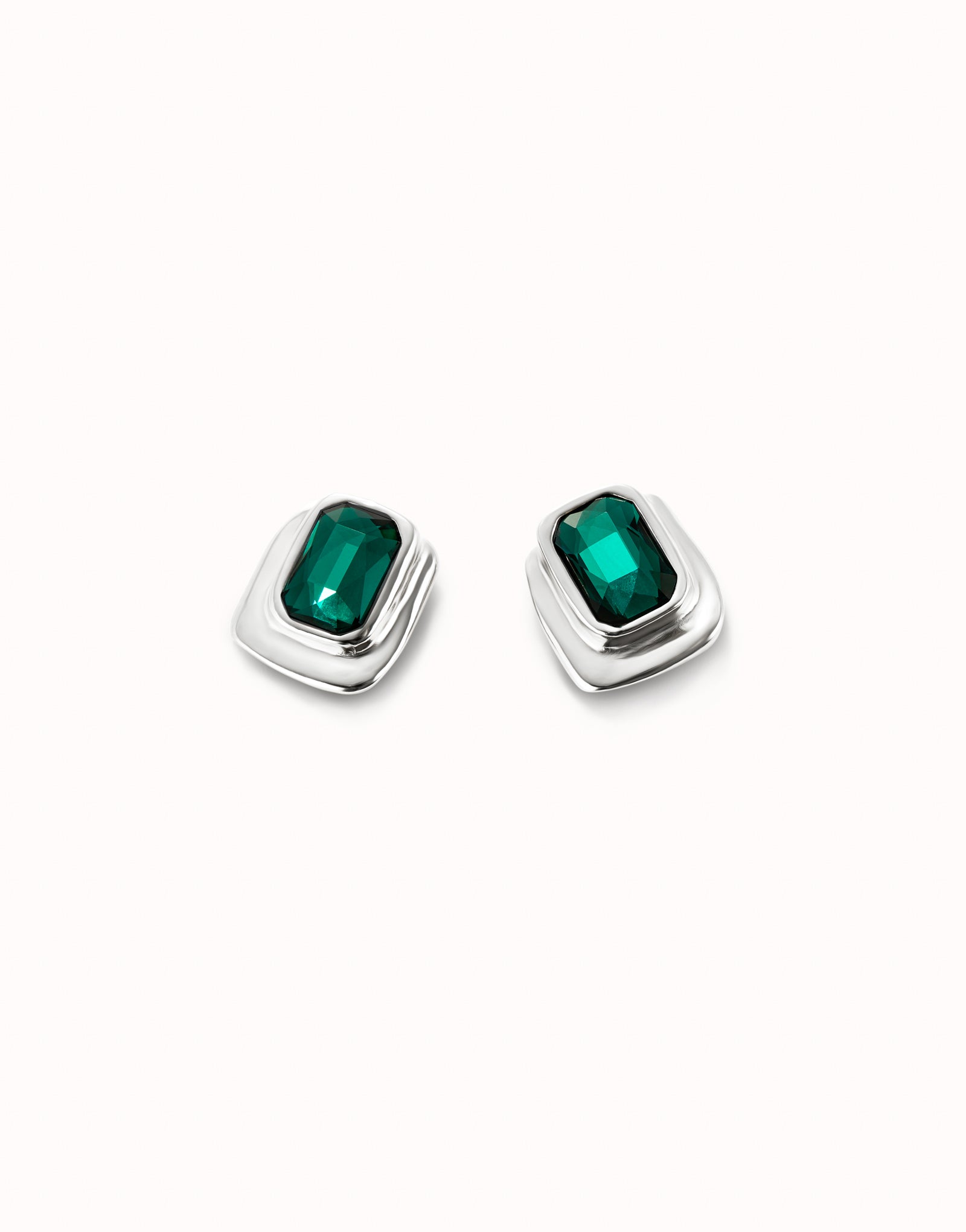 UNOde50 Ser Magnetica Silver stud Earrings with rectangle Green Crystal on a silver platform.  
