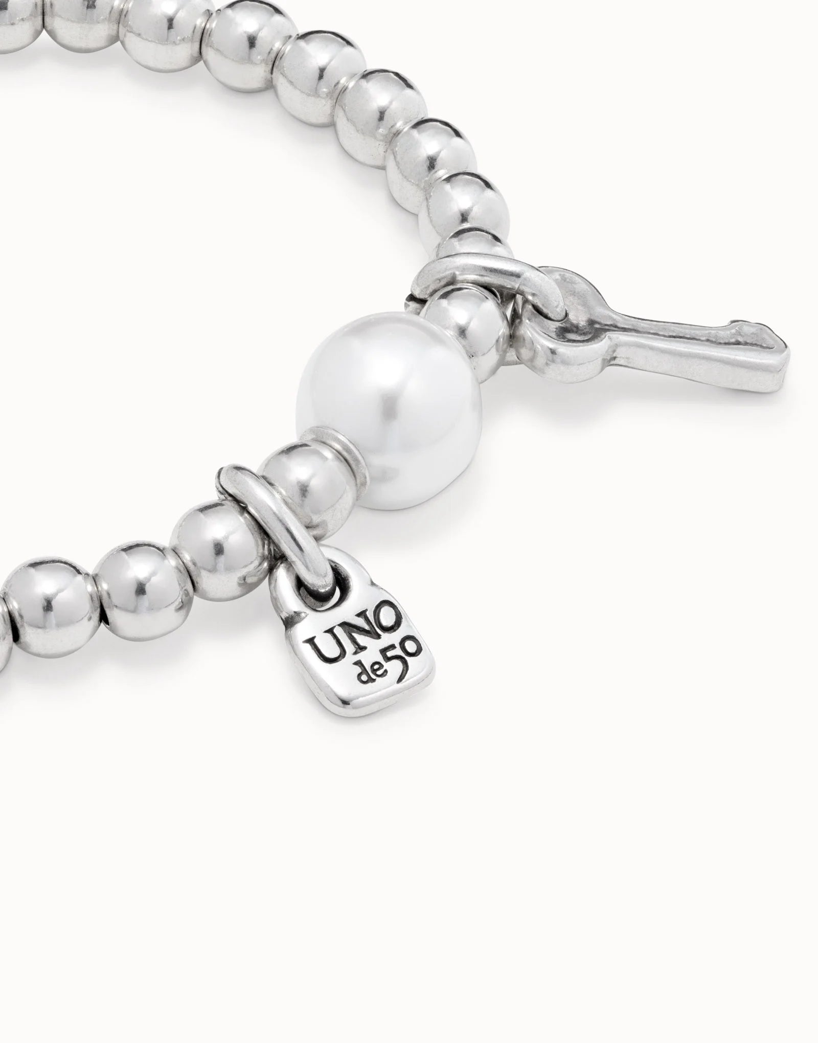 UNOde50 Llavestruz Beaded Bangle Bracelet with Pearl and lock and key