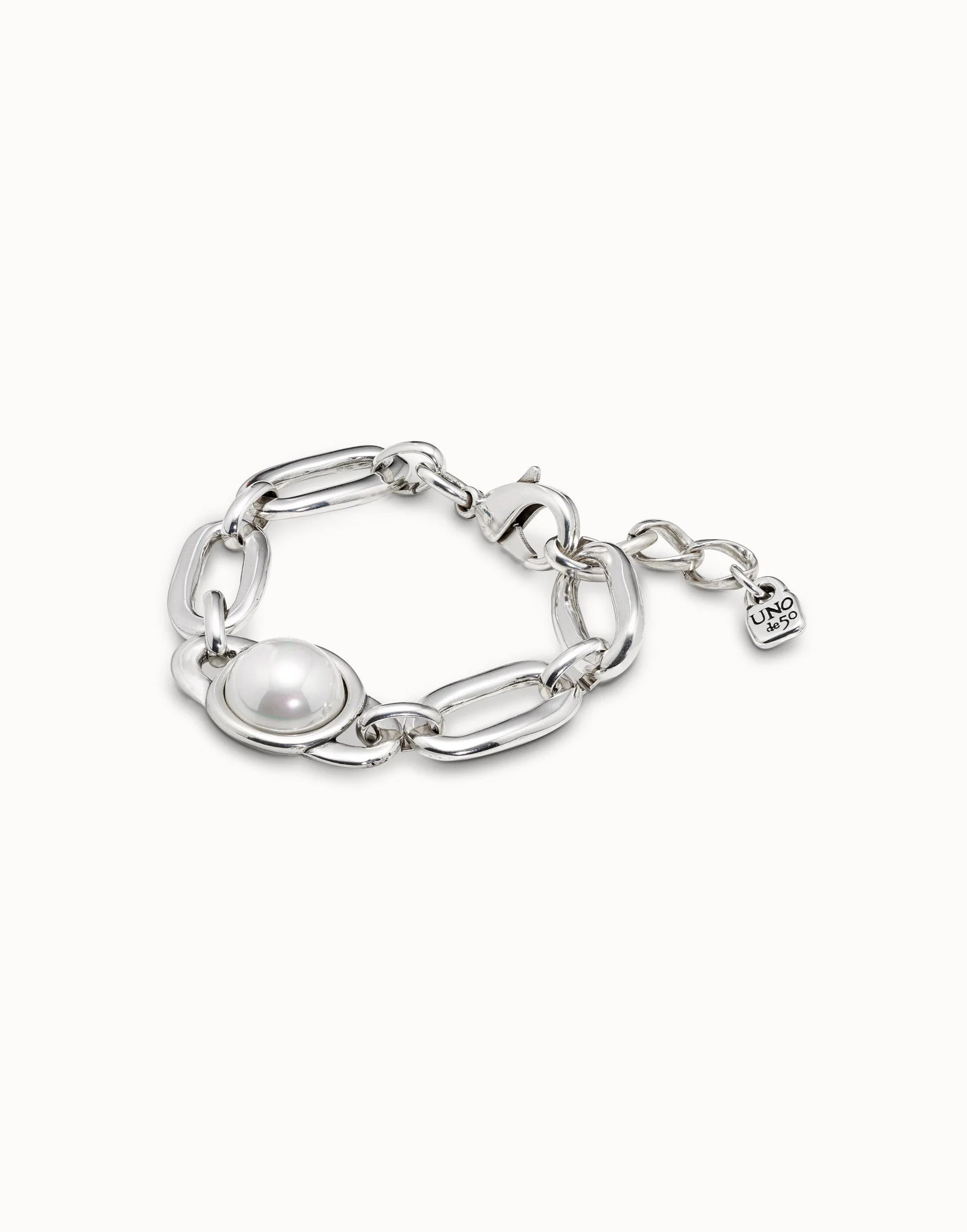 UNOde50 Ovni Bracelet with Silver Oval-Shaped Links and a Central Pearl
