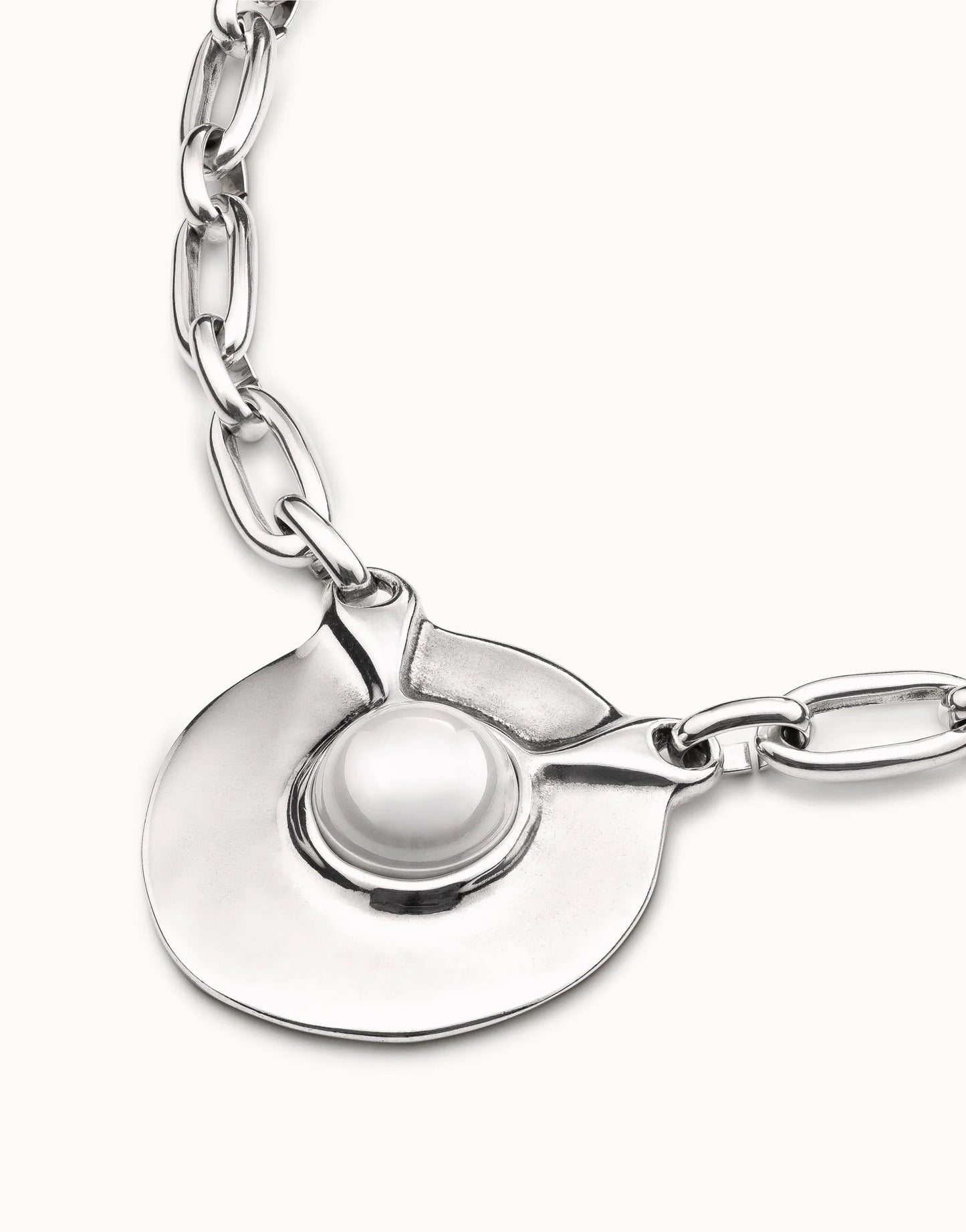 Close up of the UNOde50 Ovni Silver Chain Link Necklace with large Silver and Pearl Pendant
