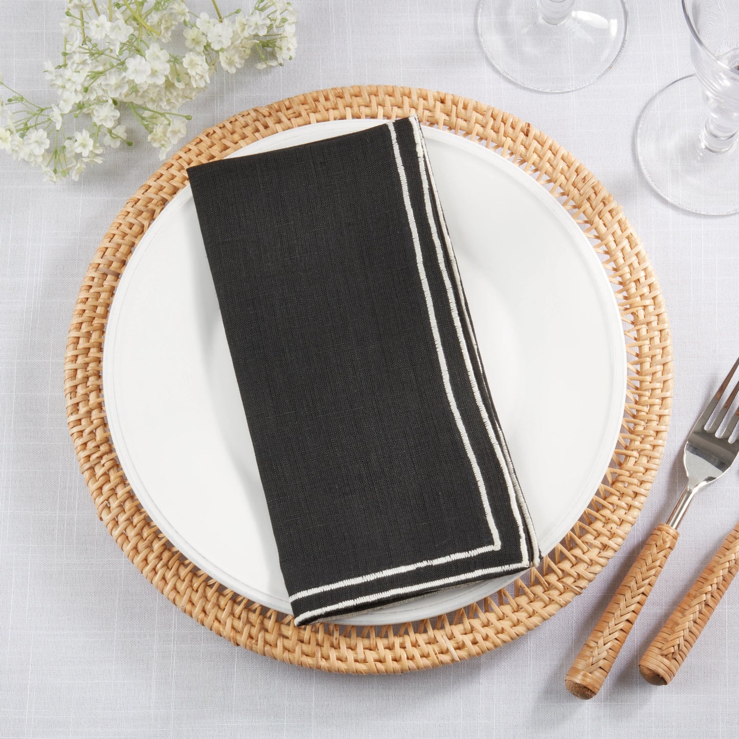 Saro Embroidered Double Line Napkin Black