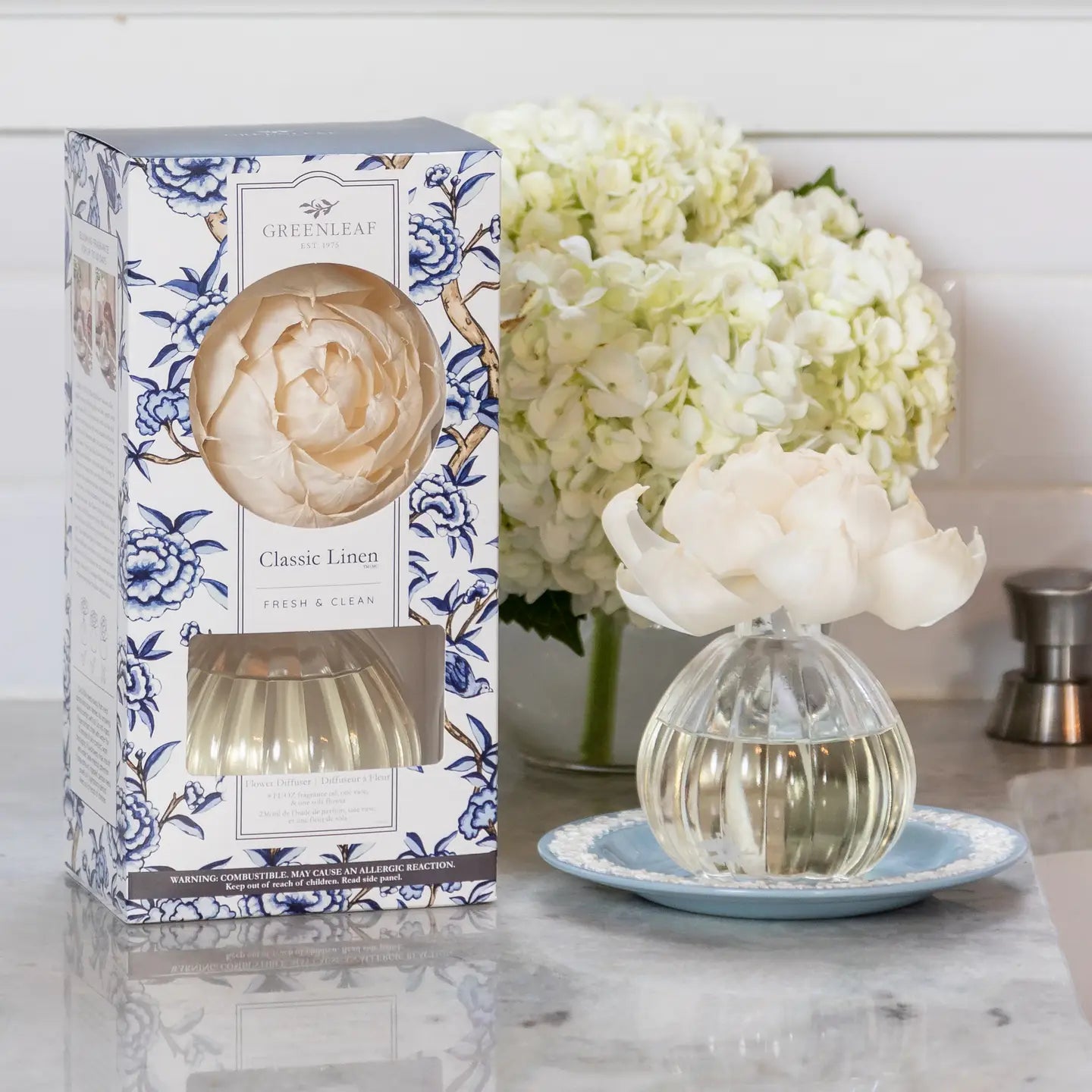 greenleaf flower diffuser with a clear vase in classic linen scent