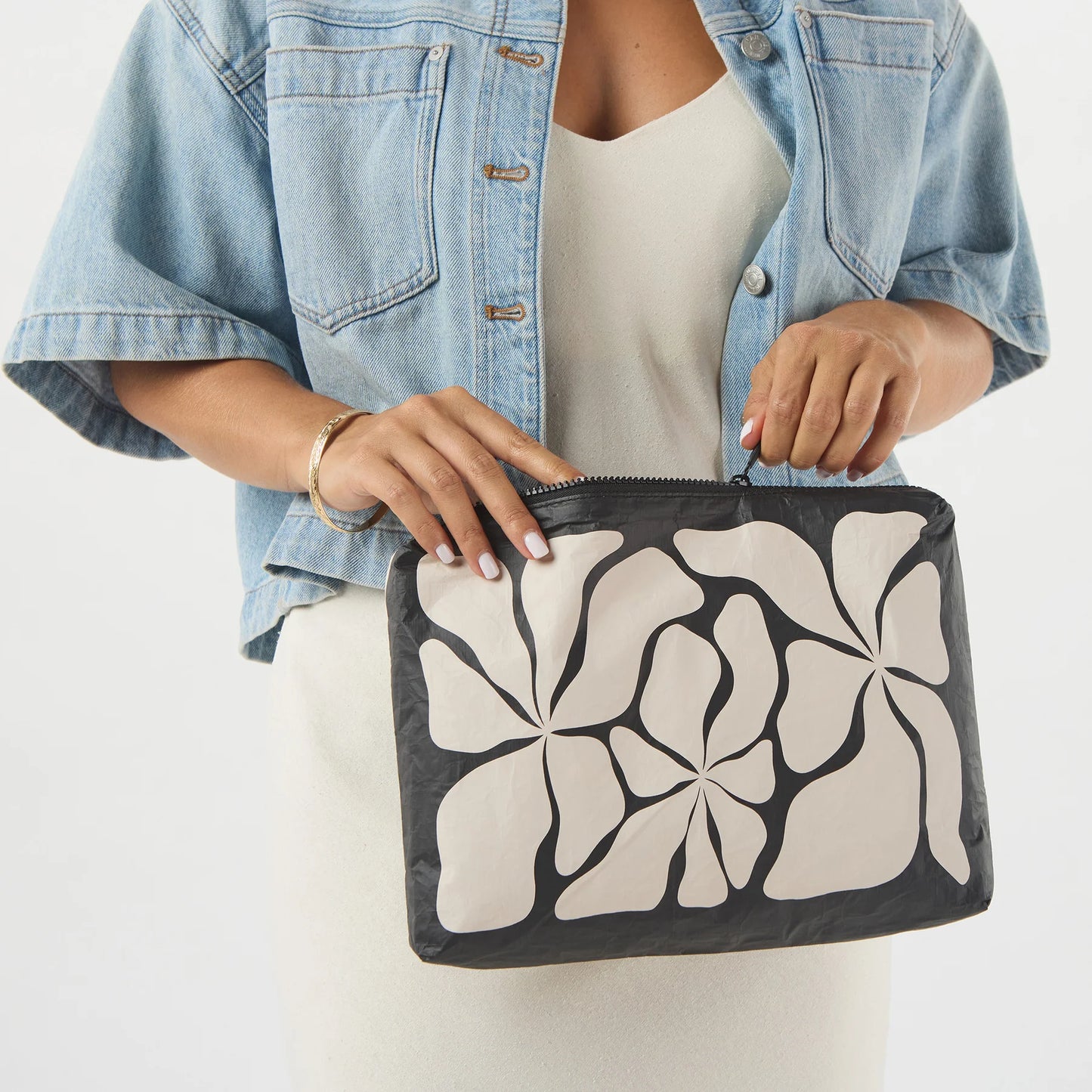 Aloha Collection Wavy Mid Pouch Black on Sandstone